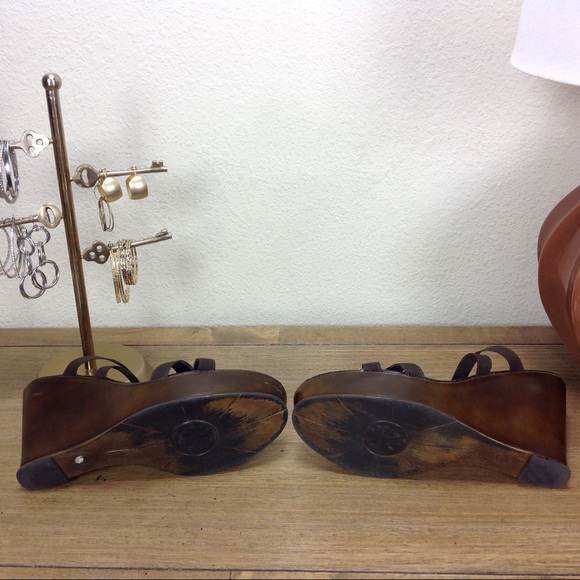 Charles David Brown Leather & Elastic Wedge - Picture 6 of 8